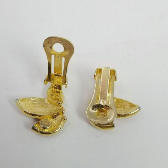 Vintage Red Enamel Leaf Clip On Earrings, Gold Tone Setting, Retro Estate - Picture 3 of 6